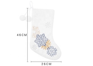 Calcetines Navideños de Lujo en Terciopelo con Puño de Piel Sintética, Árbol de Navidad y Copos de Nieve Bordados, Calcetín Navideño Personalizado - Product Image 5