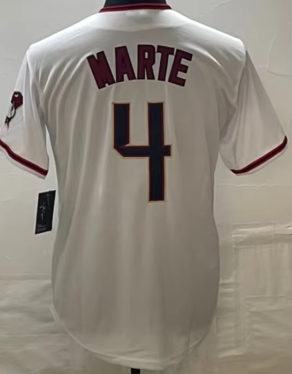 4 มาร์เต้ เบจ