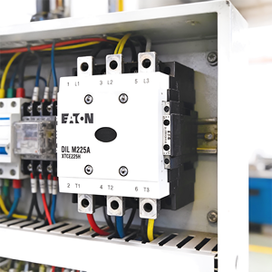 คอนแทคเตอร์ประสิทธิภาพสูง DILM225A/22(RAC240), 3 โพล, 225A, 110KW, 2 N/O, 2 NC, 190 - 240 โวลต์ 50/60 เฮิรตซ์, ใช้งานไฟฟ้ากระแสสลับ - Product Image 4