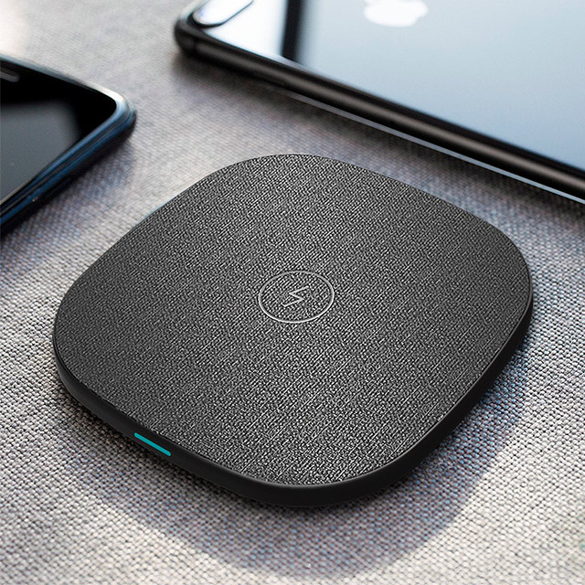 High Quality Custom Logo Dropshipping 2025 QC3.0 Desktop Charger Pad for Samsung for iphone 15 Pro Max Thin Portable Station