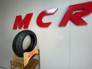 <span class=keywords><strong>ยาง</strong></span>กันลื่นขนาด 13 14 นิ้ว สูตรกึ่งร้อน สำหรับรถซูเปอร์มอเตอร์ไซค์ เหมาะสำหรับสกู๊ตเตอร์ KYMCO รุ่น CT250 ST250 ST350 ขนาด 110/70-14 150/70-13 - Product Image 3