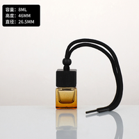 Diffuseur d'arômes Diffuseur de parfum carré de 8ml Désodorisant de voiture en verre Bouteille de parfum de voiture suspendue avec couvercle en bois noir