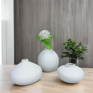 现代北欧餐桌装饰花瓶固体染色陶罐哑光白色陶瓷花瓶客厅装饰品