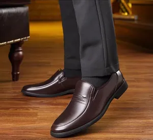 2023 dernières chaussures italiennes en cuir de vache hommes décontracté en cuir de vache chaussures de haute qualité mocassins en cuir de vache chaussures confortables pour hommes