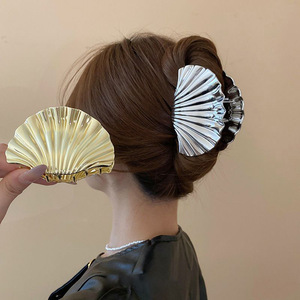 Pinza de Pelo Creativa con Diseño de Concha Brillante, Pinza de Pelo Tipo Tiburón para la Parte Trasera de la Cabeza, Accesorio de Pelo Único y de Alta Gama para Mujer - Product Image 1