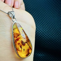 Großhandel natürliche Blume Bernstein Anhänger mit S925 Silber Inlay Modische und trend ige polierte Technik