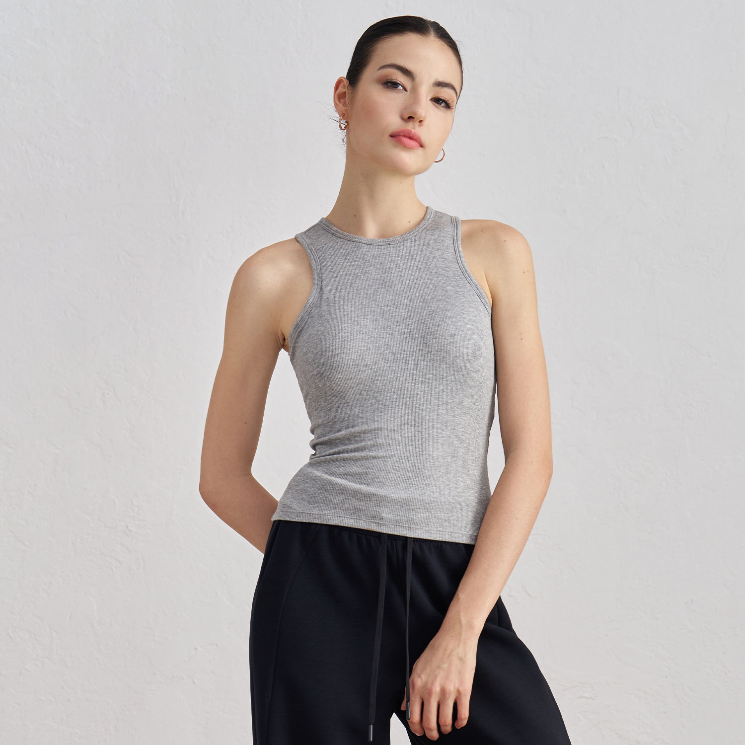 2024 Woman Blank Colors Sleeveless Round Neck Slim Fit Padded Gym Tank Top Breathable Wire Free Skinny Ribbed Yoga Tops
