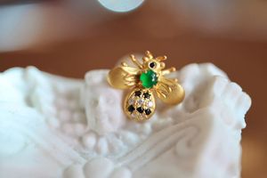 Xinfly Fashion Jewelry 18K Gold and White Natural Diamond Bee and Flower Make up One <b>Set</b> Ear <b>Stud</b> - Product Image 2