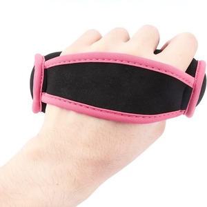 Le donne saltano la mano che tengono la sacca di sabbia morbida con manubrio braccio magro per Yoga peso corporeo manubrio - Product Image 6