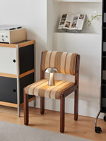 Chaise de salle à manger en bois massif de style français du milieu du siècle, avec dossier rembourré et revêtement en lin, design durable