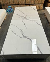 Les feuilles de marbre PVC UV flexibles de 3mm à haute brillance et les feuilles de marbre PVC sont un excellent choix pour la décoration murale intérieure