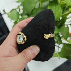 Montre mécanique élégante et tendance pour femme, en acier inoxydable de haute qualité, plaquée or 18 carats, avec cristal saphir et aiguilles. - Product Image 3