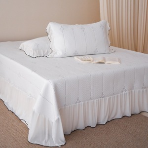 Cubrecama Acolchado de Color Sólido Minimalista de Lujo para Cama de 1.8m, Antideslizante, Estilo Tatami, Juego de Tres Piezas para Verano - Product Image 3