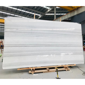 หินอ่อนโคลอมเบียสีขาวขัดเงาแบบโมเดิร์น Goldtop แผ่นหินธรรมชาติสำหรับเคาน์เตอร์ครัว ห้องนั่งเล่น ผนังทีวี - Product Image 1