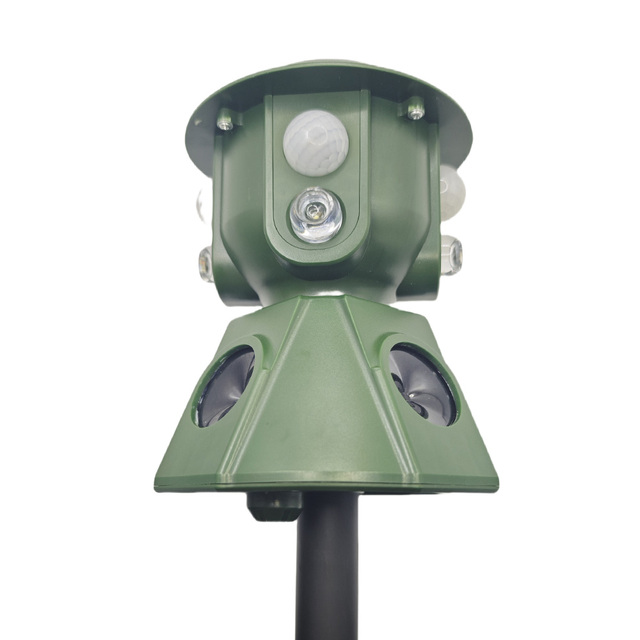 OMNI CATCH Private Label Humane 360 Degree Sensor LED Flashing Rechargeable Solar Powered Ultrasonic Wild Animal Repeller for