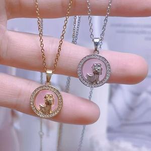 Collar <span class=keywords><strong>de</strong></span> Amantes con Diseño <span class=keywords><strong>de</strong></span> Abrazo Simbólico, Representa el Amor, Protección y Unión, Joyería Personalizada, Compatible con ODM - Product Image 1