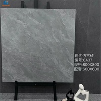 Carrelage en porcelaine effet terrazzo blanc et gris 800x800mm 9mm, idéal pour les sols de salon, hall d'entrée et salle de bain