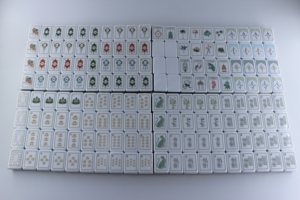 Mahjong Americano Grabado de 4 Capas, 160 Fichas con Acabado de Madera Burl, Tapete Imperial Lantern para Eventos de Diseño - Product Image 5