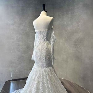 Robe de mariée sirène de luxe moderne NT11 avec appliques florales en cristal, broderies en dentelle et traîne chapelle - Product Image 4