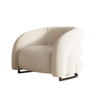 Fauteuil de salon sculptural moderne rembourré avec accoudoirs incurvés et base en métal pour hall d'hôtel, salon et réception