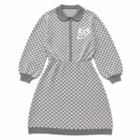 Robe pull midi en maille grande taille avec logo personnalisé, col polo, motif jacquard à carreaux, manches longues bouffantes et demi-boutonnage