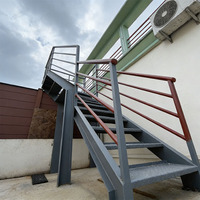 Escalier en acier inoxydable de qualité supérieure personnalisé, structure métallique durable avec revêtement en poudre pour villa, intérieur/extérieur, design moderne, marque HTS