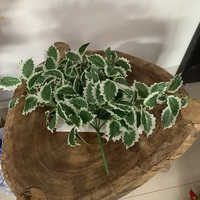 Buket daun sutra 5 cabang, hiasan daun Natal tanaman buatan dengan daun seperti hidup untuk dekorasi meriah