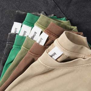 T-shirt pour homme en coton 100% tricoté surdimensionné uni à col rond, lavage à l'acide personnalisé, poids lourd 250 GSM - Product Image 4