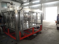 Usine de production d'eau potable en bouteille automatique de haute qualité / Ligne de remplissage d'eau en bouteille PET de 500 ml