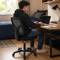 Chaise de bureau ergonomique contemporaine sans accoudoirs en maille, pivotante et réglable, avec structure en PP noire, idéale pour les petits espaces