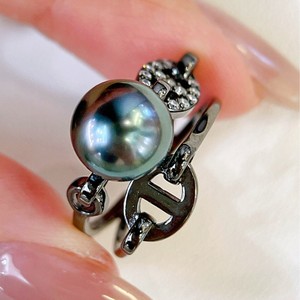 High-End <b>Black</b> Silver Pig <b>Nose</b> Peacock Green Pearl <b>Ring</b> New Boutique 9-10mm Round Flawless Rhodium & Silver Plated Inlay Setting - Product Image 1