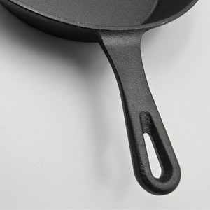 Poêle <span class=keywords><strong>en</strong></span> <span class=keywords><strong>fonte</strong></span> pré-culottée de qualité supérieure de 6, 8 et 10 pouces, finition noir mat, pour friture à l'huile végétale, avec becs verseurs, directement de l'usine - Product Image 4