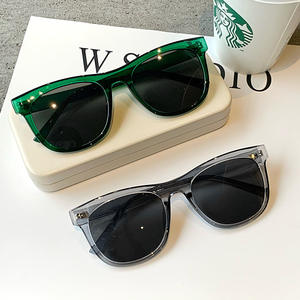 แว่นกันแดดทรงสี่เหลี่ยม Qianai สีเทา PC UV400 แฟชั่นสำหรับผู้หญิง เลนส์แบบที่ 3 สไตล์สตรีท เหมาะสำหรับขับรถ - Product Image 3