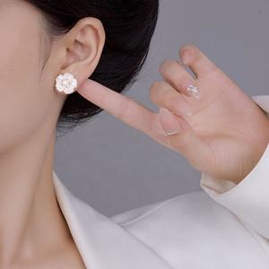 Pendientes de Botón Geométricos con Flores de Fritillaria Naturales Super Fairy, Chapados en Oro, Elegantes, de Alta Gama, con Circonita, Joyería Personalizada de Moda - Product Image 4