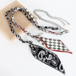 Cadena de Cintura con Pañuelo de Seda para Mujer, con Cadena Dorada y Perlas de Imitación, un Accesorio de Cintura Elegante. - Product Image 3