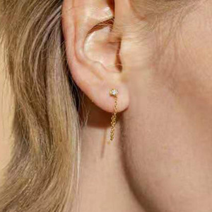 Deslustre libre 18K chapado en oro Cubic Zirconia cadena borla Stud pendiente deslustre libre impermeable joyería de acero inoxidable - Product Image 1