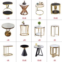 Base en acier inoxydable doré de luxe avec dessus en marbre blanc Table d'appoint de salon de beauté ronde moderne Petite table basse