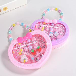 Clip de gama alta Corbata Joyería Mujer Anillo Niños Accesorios para el cabello Conjunto Caja de regalo en forma de corazón - Product Image 4