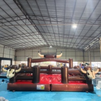 Machine de rodéo gonflable pour adultes de 5x5m, taureau mécanique gonflable pour la vente