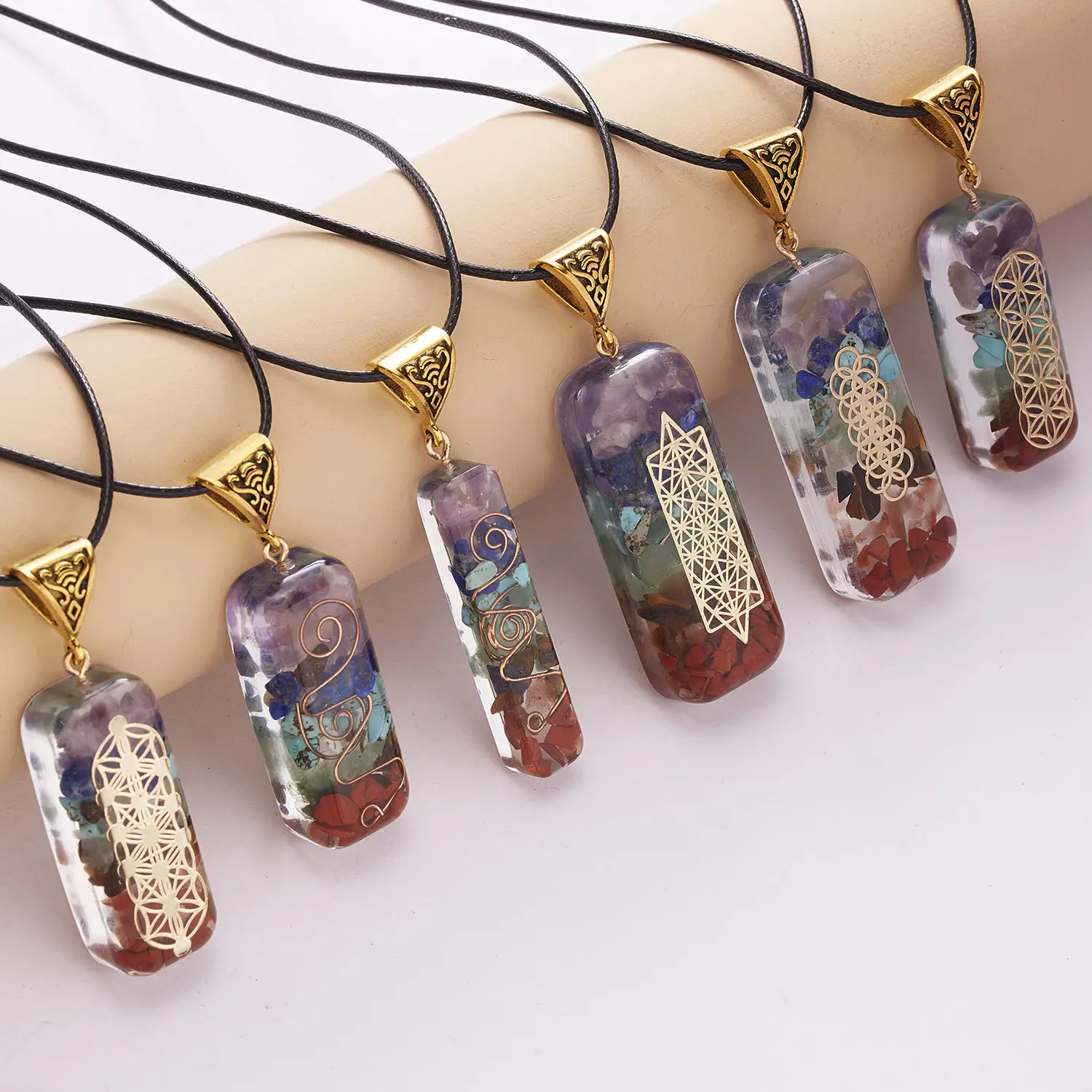 Ожерелье из семи камней в стиле ретро