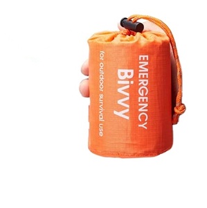Sac de couchage d'urgence étanche en Mylar orange Sac de bivouac thermique de survie-Utiliser comme sac de couchage d'espace d'urgence Équipement de survie - Product Image 1