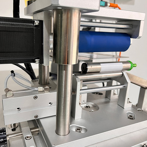 Machine d'étiquetage dédiée aux seringues YN-202 pour batteries, stylos roller, tubes à essai, crayons à sourcils, liquides buccaux et gloss à lèvres - Product Image 5