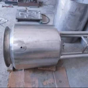 Recipiente Comercial de Acero Inoxidable con Mezclador Montado en la Parte Superior y Tolva de Alimentación para Producción Industrial - Product Image 1