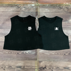 เสื้อกล้ามครอปผ้าฝ้ายสำหรับผู้หญิง ขายส่งแบบ OEM รับสกรีนโลโก้ลายกราฟิกตามสั่ง เหมาะสำหรับออกกำลังกาย วิ่ง และสวมใส่ทั่วไป - Product Image 5