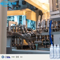 Machine monobloc intégrée haute vitesse pour le soufflage, le remplissage et le bouchage de bouteilles d'eau en PET
