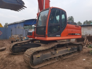 Excavadora de cadenas DOOSAN DX300-5 usada con motor Doosan, cucharón de 0.25m, bomba de engranajes, modelo 2022, 30 TONELADAS - Product Image 2
