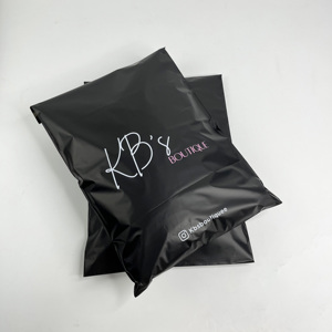 Sobres de Poliéster Negro Mate Personalizados - Bolsas de Envío de Plástico con Logotipo Impreso en Blanco y Rosa, Bolsas de Correo Acolchadas con Cierre Autoadhesivo - Product Image 4