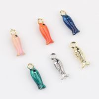 Pendentifs en forme de petit poisson en alliage de zinc électroplaqué émaillé, pour la création de bracelets, colliers, boucles d'oreilles et autres accessoires de bijouterie