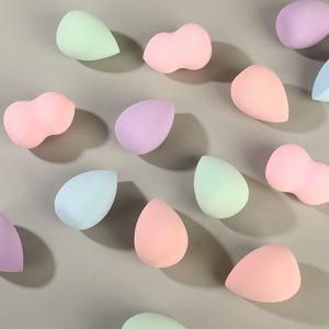 Soft, non-latex beauty sponge, gourd-shaped, can be used wet or dry, for <b>makeup</b>, <b>base</b> <b>makeup</b>, and can be printed with logos. - Product Image 1