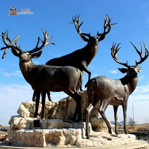 Sculpture de cerf en bronze TREVI, grande taille, cerf monteur, statue de trois cerfs en bronze à vendre - Product Image 1